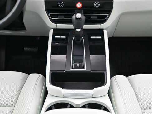 New 2026 Porsche Macan image 10