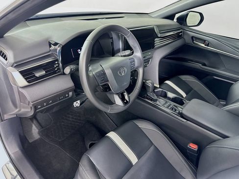 Used 2025 Toyota Camry SE w/ Convenience Package FWD image 9
