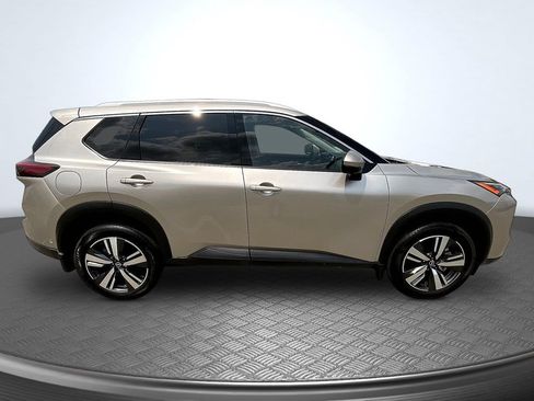 Used 2025 Nissan Rogue SL w/ Tech Package AWD/4WD image 4