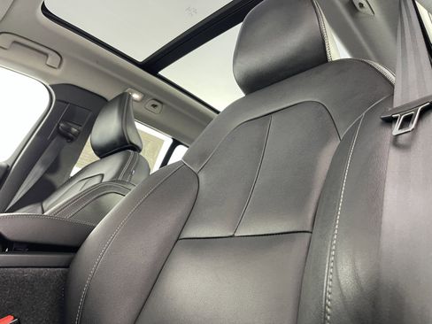 Used 2024 Volvo XC40 B5 Plus image 22