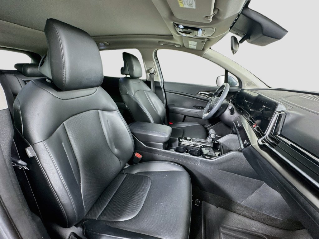 Used 2025 Kia Sportage EX w/ Premium Package FWD image 31