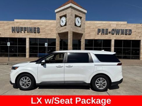 Used 2023 Kia Carnival LX FWD image 1
