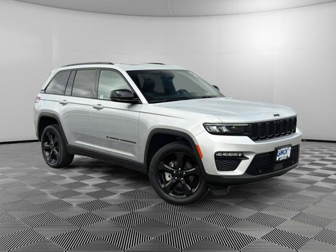Used 2024 Jeep Grand Cherokee Limited w/ Luxury Tech Group II AWD/4WD image 5