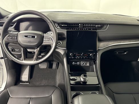 New 2025 Jeep Grand Cherokee Limited w/ Trailer Tow Package image 15