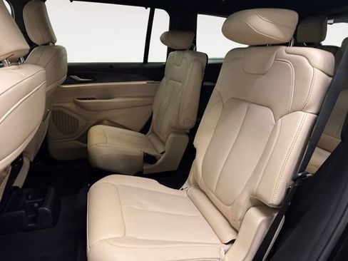 Used 2024 Jeep Grand Cherokee L Limited w/ Luxury Tech Group II image 21