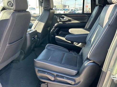 Used 2023 Chevrolet Suburban Premier AWD/4WD image 18