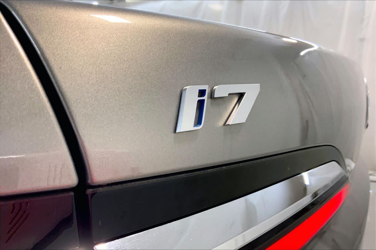 Used 2024 BMW i7 xDrive60 AWD/4WD image 29