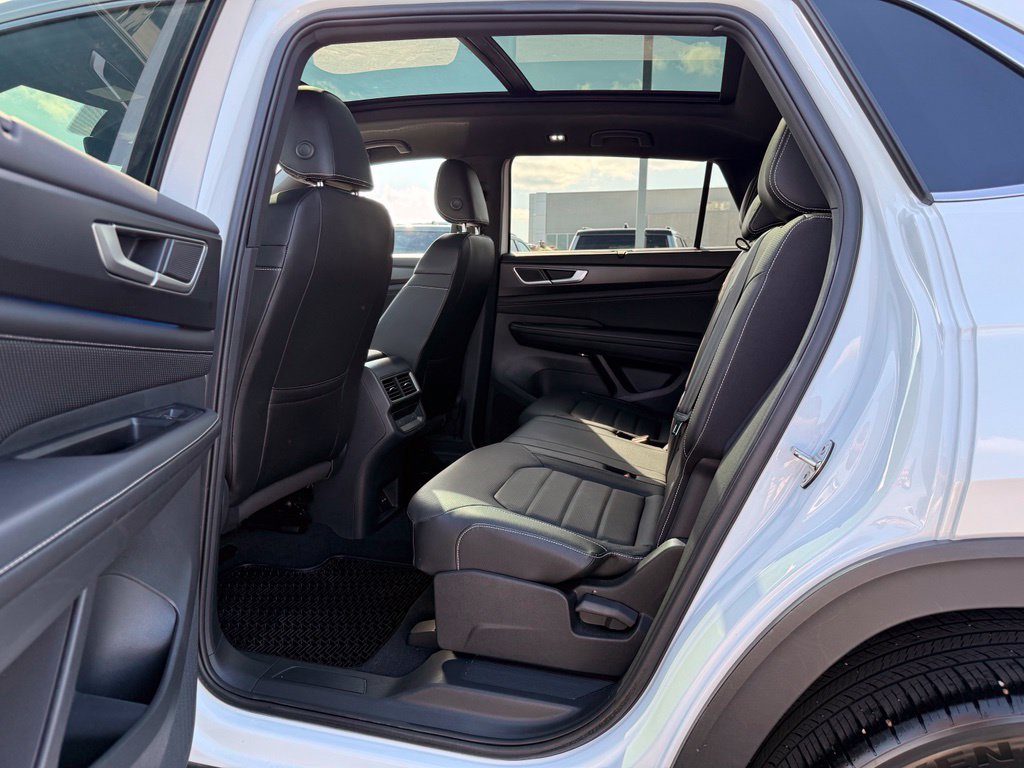 Used 2024 Volkswagen Atlas Cross Sport SEL R-Line AWD/4WD image 23