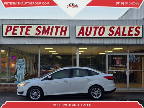 Used 2017 Ford Focus SE image 1