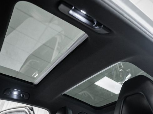 Used 2018 Porsche Panamera 4 w/ Premium Package Plus image 39