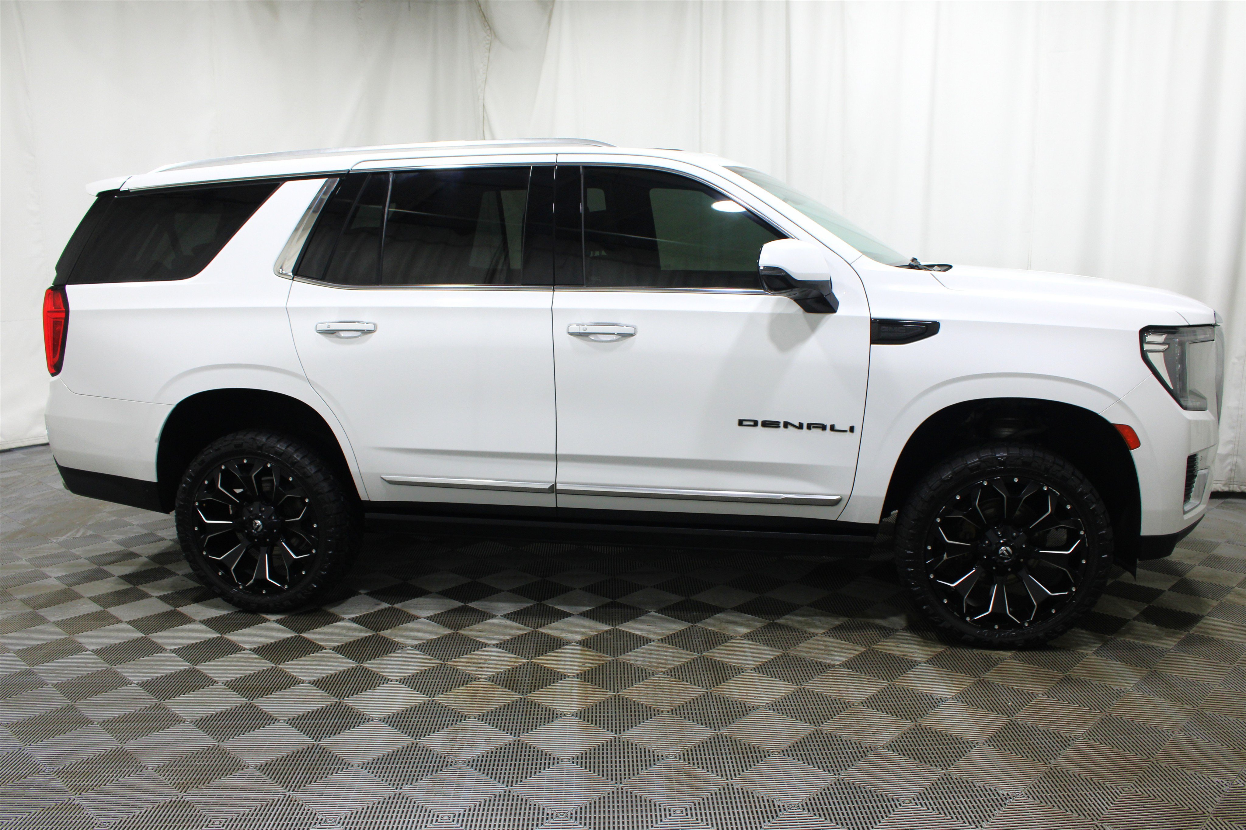Used 2021 GMC Yukon Denali w/ Denali Ultimate Package AWD/4WD image 33