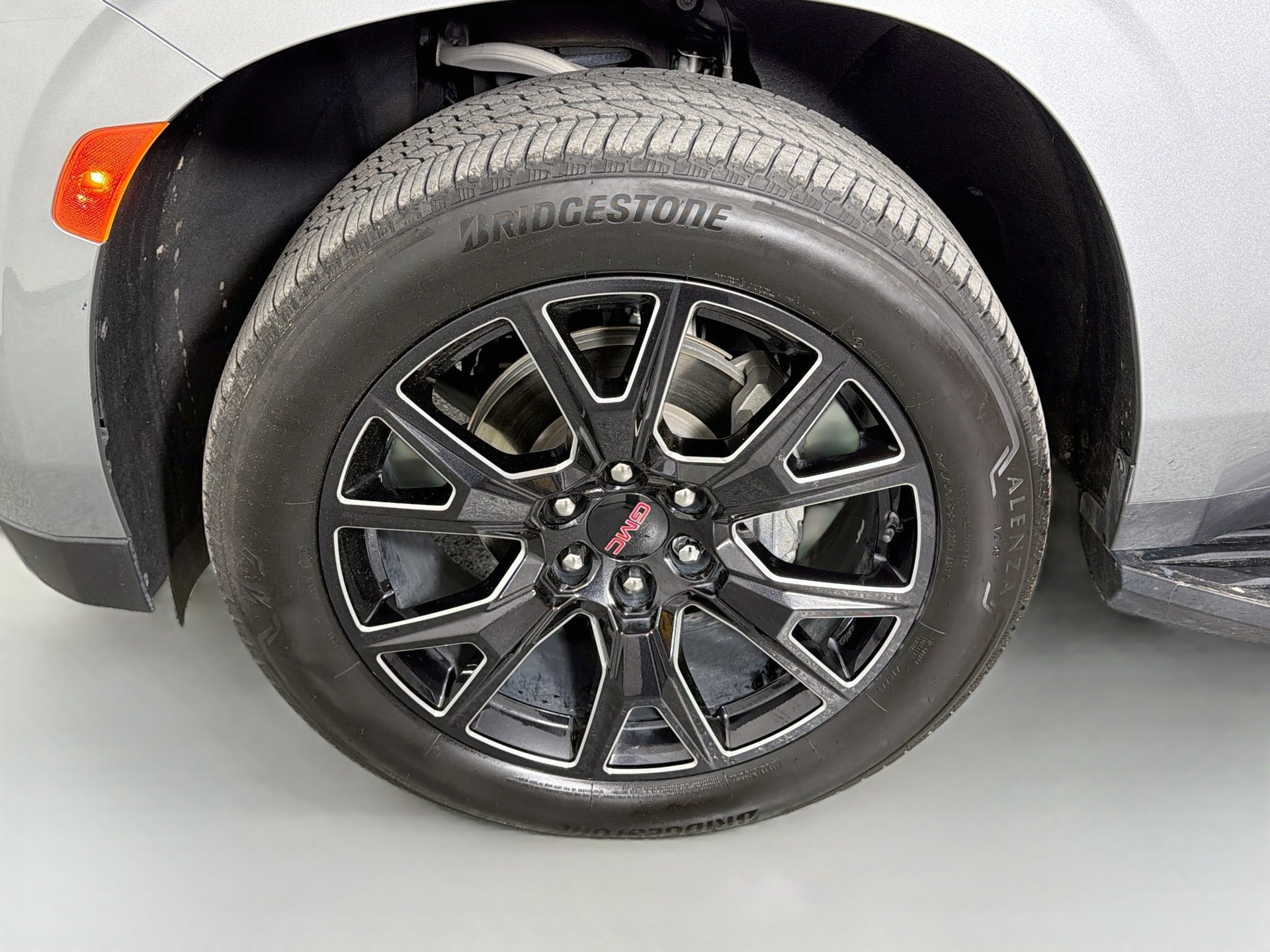 Used 2024 GMC Yukon Denali RWD image 36