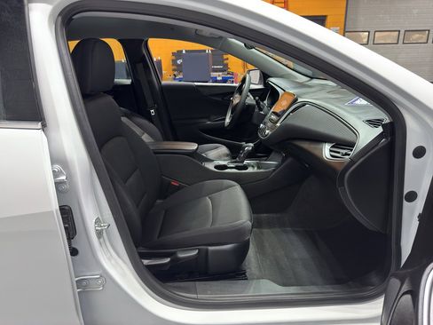 Used 2025 Chevrolet Malibu LT image 17