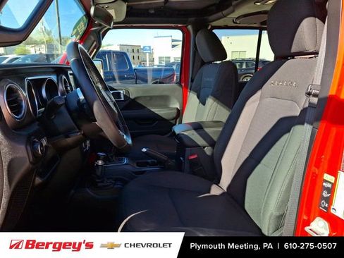 Used 2021 Jeep Wrangler Unlimited Sahara AWD/4WD image 16
