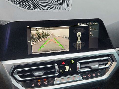 Used 2022 BMW 330i xDrive 330i xDrive w/ Premium Package image 17