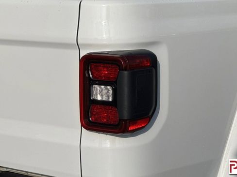 Used 2023 Jeep Gladiator Overland image 33