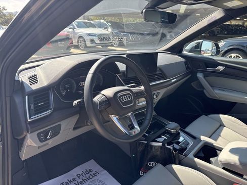 Used 2024 Audi Q5 e Premium Plus w/ Premium Plus Package image 12