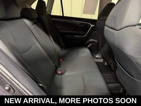 Used 2021 Toyota RAV4 LE FWD image 21