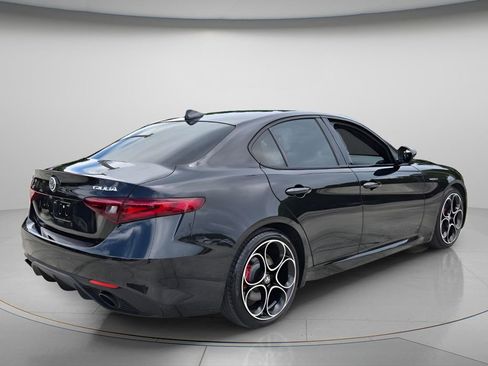 Used 2023 Alfa Romeo Giulia Veloce RWD image 7