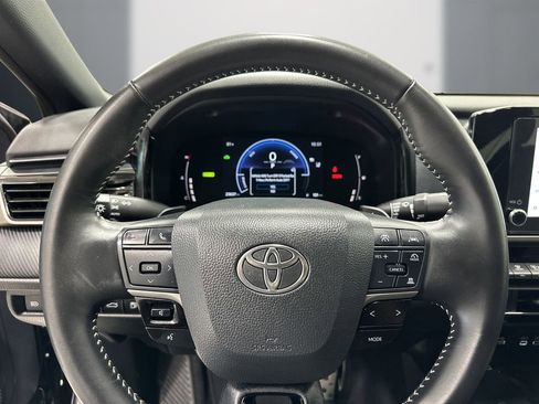Used 2025 Toyota Camry SE FWD image 21