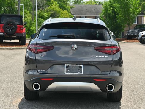Used 2018 Alfa Romeo Stelvio AWD image 8