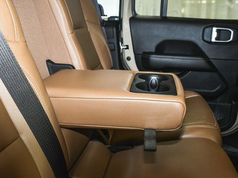 Used 2020 Jeep Gladiator Rubicon w/ Dual Top Group AWD/4WD image 43