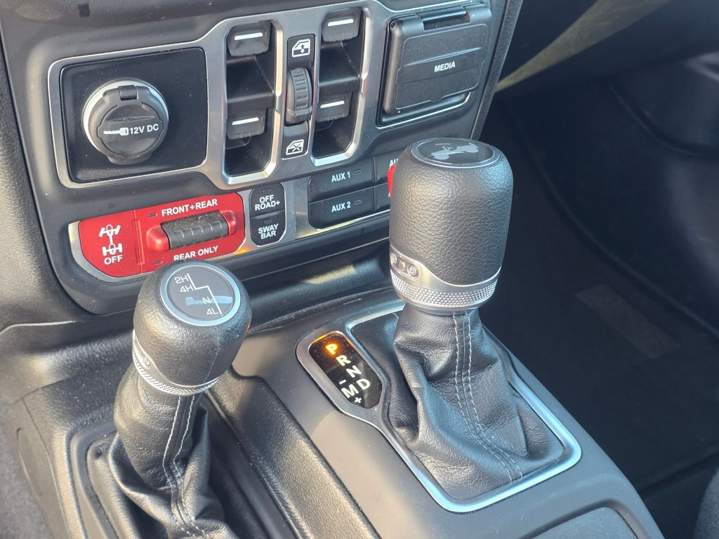 Used 2025 Jeep Wrangler Unlimited Rubicon AWD/4WD image 14