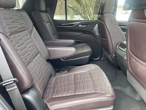 Used 2023 Cadillac Escalade Sport Platinum w/ LPO, ONYX Package image 39