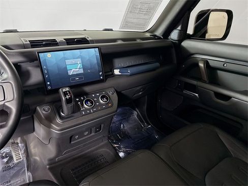 Certified 2022 Land Rover Defender 90 X image 26