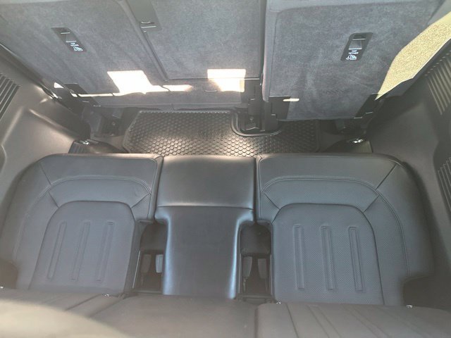 Used 2023 Land Rover Defender 130 X AWD/4WD image 28
