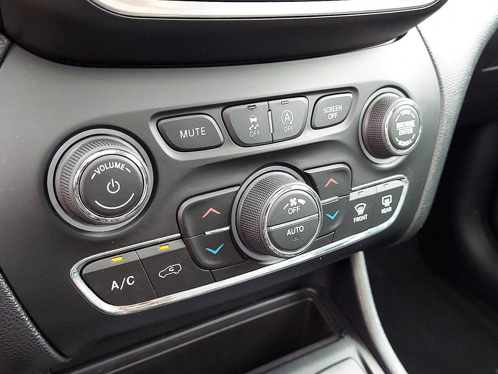 Used 2019 Jeep Cherokee Limited AWD/4WD image 16