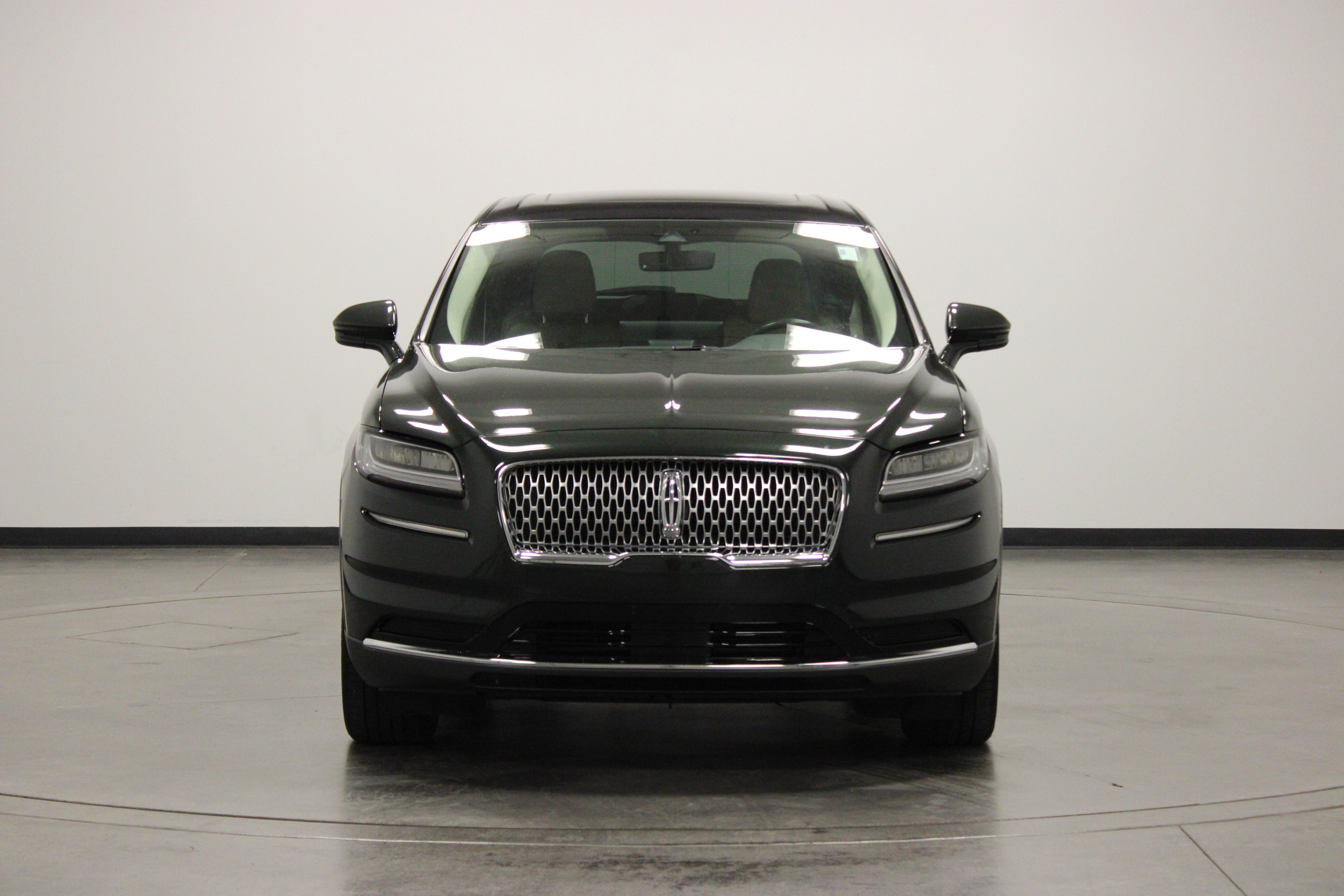 Used 2022 Lincoln Nautilus Reserve AWD/4WD image 3