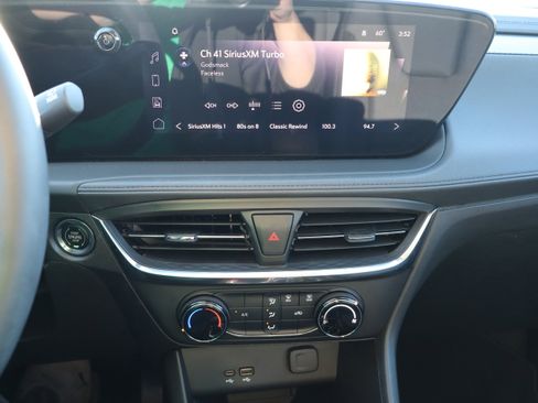 Used 2024 Buick Encore GX Preferred image 18