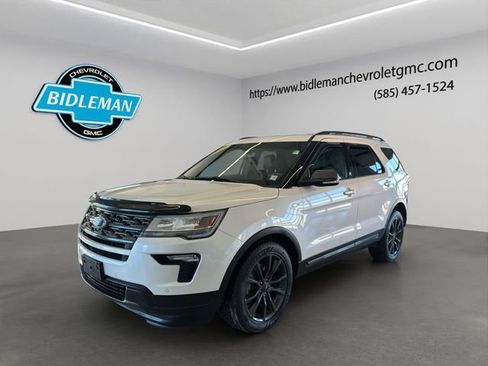 Used 2018 Ford Explorer XLT w/ Equipment Group 202A image 3