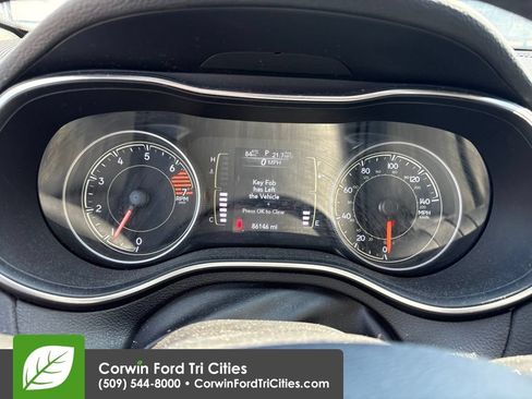Used 2020 Jeep Cherokee Latitude Plus w/ Cold Weather Group AWD/4WD image 2