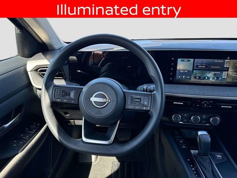 Used 2025 Nissan Kicks SV image 16