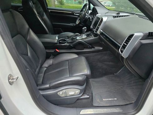 Used 2017 Porsche Cayenne Platinum Edition image 11