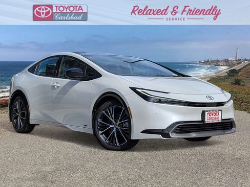 Used 2025 Toyota Prius XLE image 1