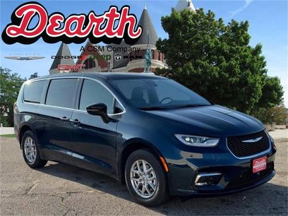 New 2025 Chrysler Pacifica Select