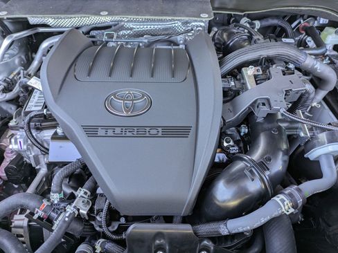 New 2025 Toyota Highlander Platinum image 16