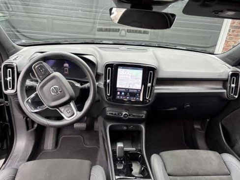 Used 2023 Volvo XC40 Recharge Ultimate AWD/4WD image 5