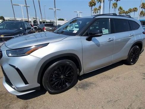 Used 2023 Toyota Highlander XSE image 4