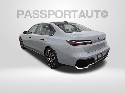 Used 2023 BMW 740i w/ Parking Assistance Package RWD image 7