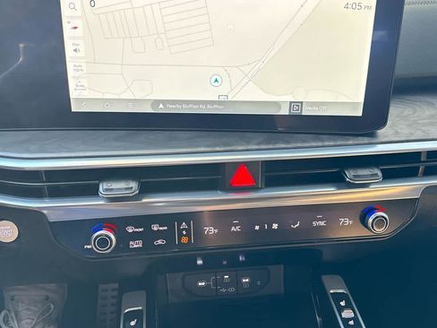 Used 2025 Kia Sorento SX Prestige w/ Olive Brown Leather Package image 27