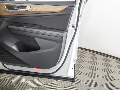 Used 2024 Volkswagen Atlas SE w/ Black Wheel Package image 49