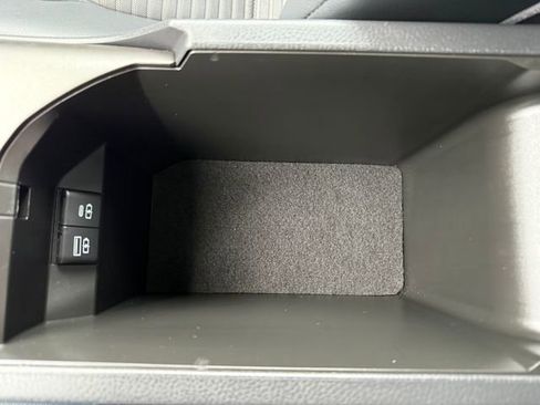 Used 2022 Toyota Camry SE image 25