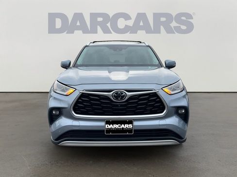 Used 2021 Toyota Highlander Platinum image 2