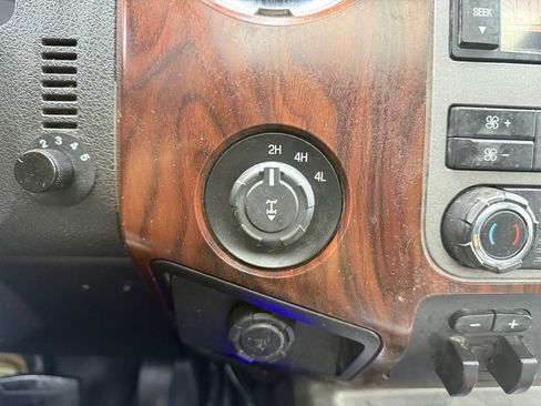 Used 2011 Ford F250 Lariat w/ Lariat Ultimate Pkg image 31