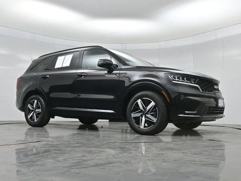 Used 2023 Kia Sorento S w/ Panoramic Sunroof Package FWD image 2