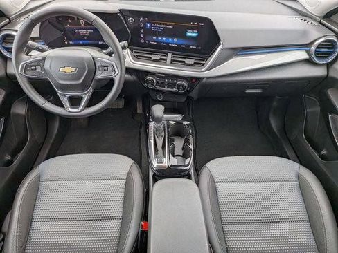 Used 2025 Chevrolet Trax LT w/ LT Convenience Package FWD image 27